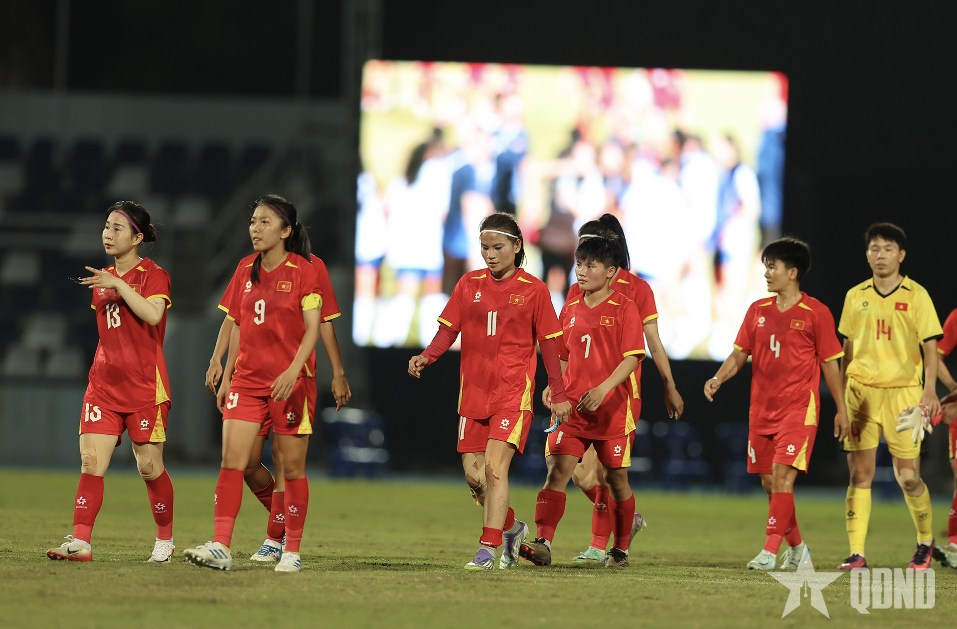 HLV Mai Đức Chung nhận trách nhiệm khi tuyển nữ Việt Nam thua Philippines

